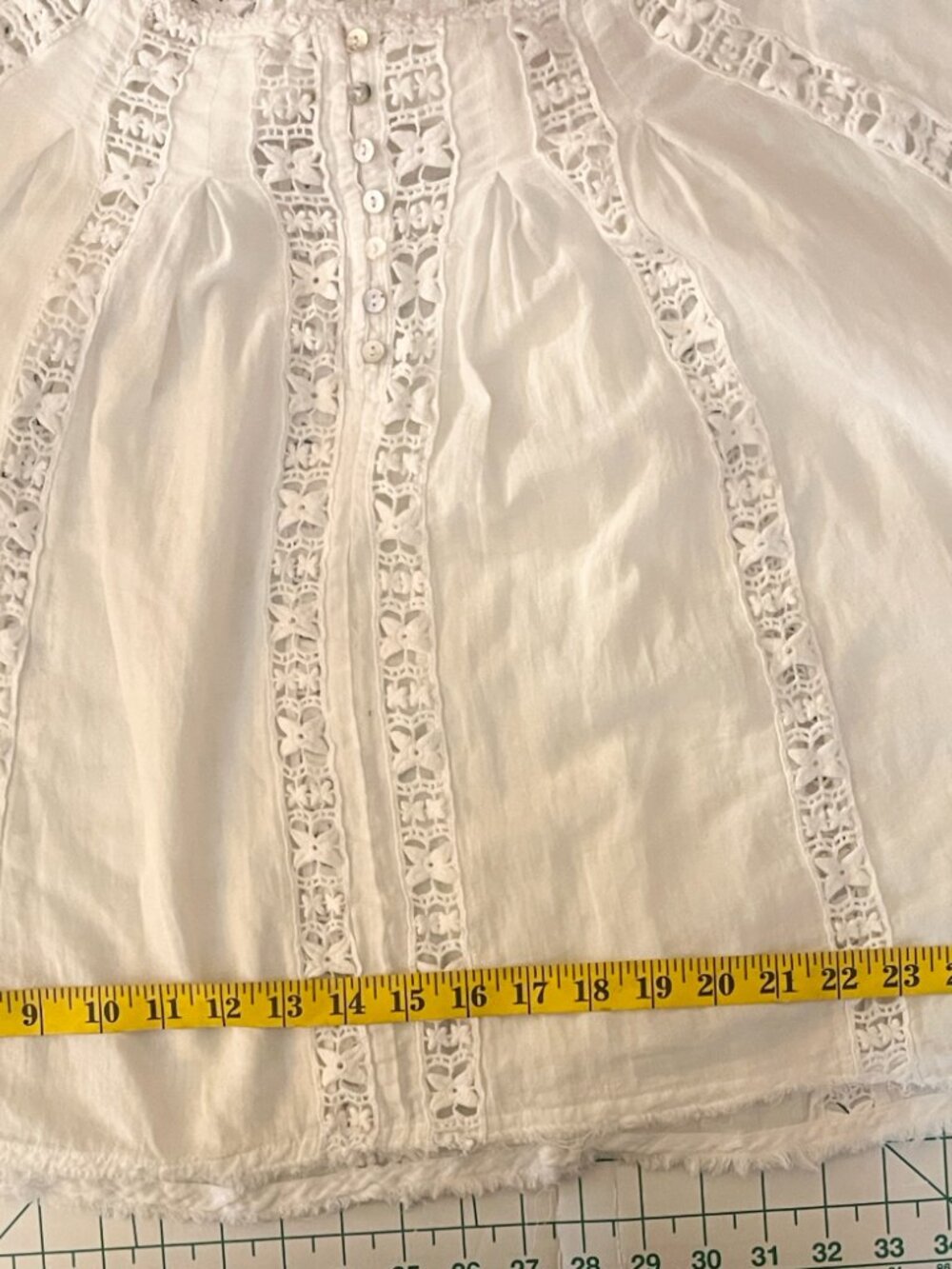 Anthropologie Eri + Ali Sz L white blouse with butterfly lace w distressed hems - Picture 5 of 11